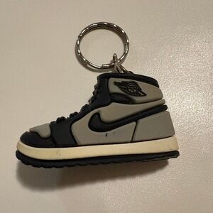 Air Jordan Sneaker Keychain – Black & Grey Retro Style‎